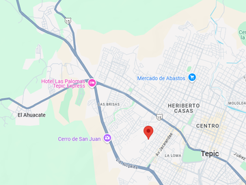 Casa ubicada en colonia Tío Baltazar Tepic Nayarit. Con 6 recamaras y 706m6. Muy cerca del Hospital General de Zona 1 IMSS.