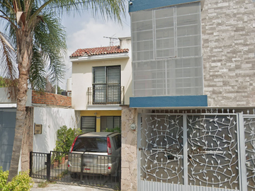 Casa en Remate Bancario en C. Volcan Malinche, Huentitan el Bajo, Guadalajara, Jal. (65% debajo de su valor comercial, solo recursos propios)