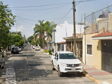 Casa en Remate Bancario en C. Volcan Malinche, Huentitan el Bajo, Guadalajara, Jal. (65% debajo de su valor comercial, solo recursos propios)