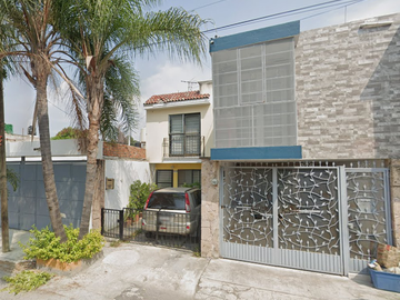 Casa en Remate Bancario en C. Volcan Malinche, Huentitan el Bajo, Guadalajara, Jal. (65% debajo de su valor comercial, solo recursos propios)