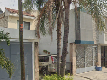 Casa en Remate Bancario en C. Volcan Malinche, Huentitan el Bajo, Guadalajara, Jal. (65% debajo de su valor comercial, solo recursos propios)