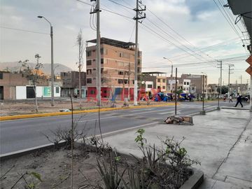 Venta Casa En Avenida - S.J.L