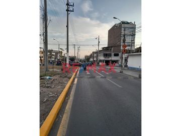 Venta Casa En Avenida - S.J.L