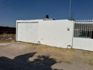 VENDO CASA MUY AMPLIA EN EL COMUNAL