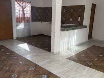 VENDO CASA MUY AMPLIA EN EL COMUNAL