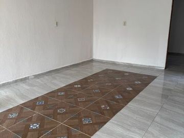 VENDO CASA MUY AMPLIA EN EL COMUNAL