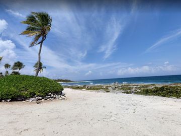 Terreno para desarrollador, 1,000 m2, a la venta en residencial con acceso al mar, en Sirenis, Akumal, Tulum