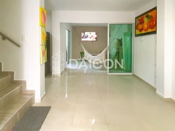 Casa Esquinera en Venta – 2 Plantas, 3 Habitaciones, Conjunto Cerrado en Montería