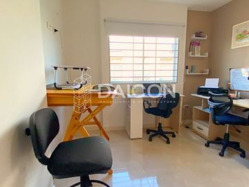 Casa Esquinera en Venta – 2 Plantas, 3 Habitaciones, Conjunto Cerrado en Montería