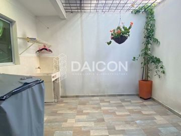 Casa Esquinera en Venta – 2 Plantas, 3 Habitaciones, Conjunto Cerrado en Montería
