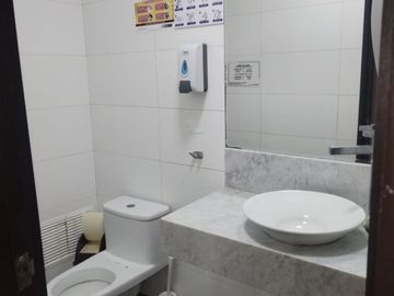VENTA OFICINA EDIFICIO QUBO AV. MANUEL OLGUIN SURCO