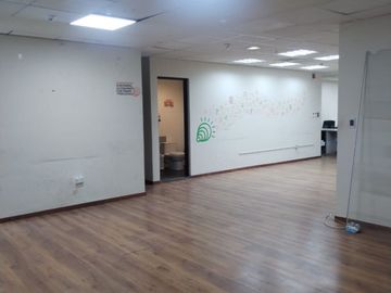 VENTA OFICINA EDIFICIO QUBO AV. MANUEL OLGUIN SURCO
