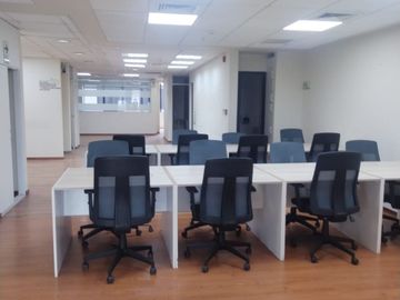 VENTA OFICINA EDIFICIO QUBO AV. MANUEL OLGUIN SURCO