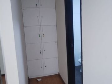 VENTA OFICINA EDIFICIO QUBO AV. MANUEL OLGUIN SURCO