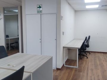 VENTA OFICINA EDIFICIO QUBO AV. MANUEL OLGUIN SURCO