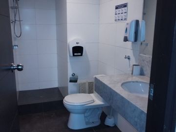 VENTA OFICINA EDIFICIO QUBO AV. MANUEL OLGUIN SURCO