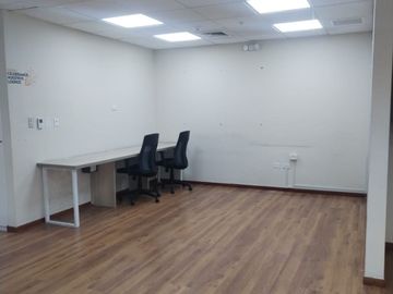 VENTA OFICINA EDIFICIO QUBO AV. MANUEL OLGUIN SURCO
