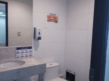 VENTA OFICINA EDIFICIO QUBO AV. MANUEL OLGUIN SURCO