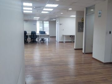 VENTA OFICINA EDIFICIO QUBO AV. MANUEL OLGUIN SURCO