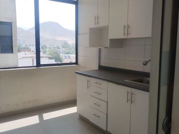 VENTA OFICINA EDIFICIO QUBO AV. MANUEL OLGUIN SURCO