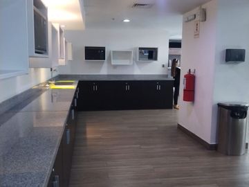 VENTA OFICINA EDIFICIO QUBO AV. MANUEL OLGUIN SURCO