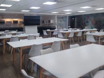 VENTA OFICINA EDIFICIO QUBO AV. MANUEL OLGUIN SURCO