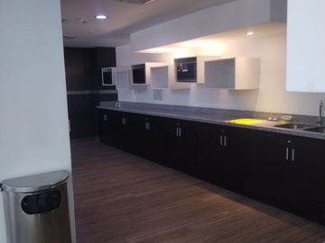 VENTA OFICINA EDIFICIO QUBO AV. MANUEL OLGUIN SURCO