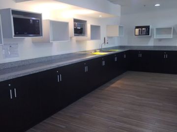 VENTA OFICINA EDIFICIO QUBO AV. MANUEL OLGUIN SURCO