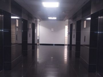 VENTA OFICINA EDIFICIO QUBO AV. MANUEL OLGUIN SURCO