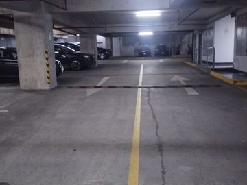VENTA OFICINA EDIFICIO QUBO AV. MANUEL OLGUIN SURCO