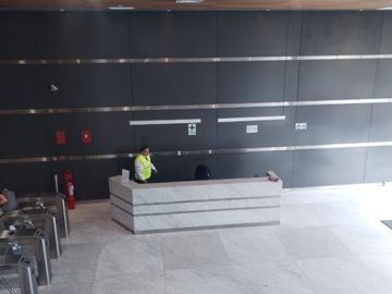 VENTA OFICINA EDIFICIO QUBO AV. MANUEL OLGUIN SURCO