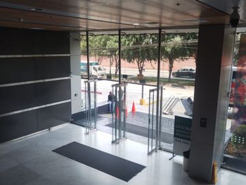 VENTA OFICINA EDIFICIO QUBO AV. MANUEL OLGUIN SURCO