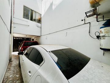 Amplia Casa en Venta en Iztapalapa, (Con 3 departamentos).