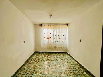 Amplia Casa en Venta en Iztapalapa, (Con 3 departamentos).