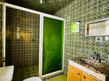 Amplia Casa en Venta en Iztapalapa, (Con 3 departamentos).