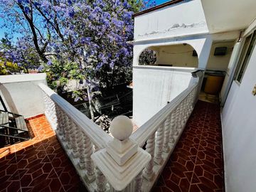 Amplia Casa en Venta en Iztapalapa, (Con 3 departamentos).