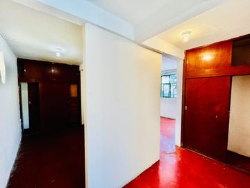 Amplia Casa en Venta en Iztapalapa, (Con 3 departamentos).
