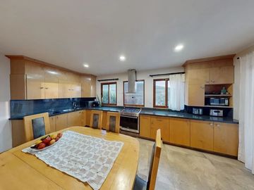 RR_1296. Casa en Venta en Club de Golf La Loma con Piso Radiante en toda la casa. (Climatiza el piso).