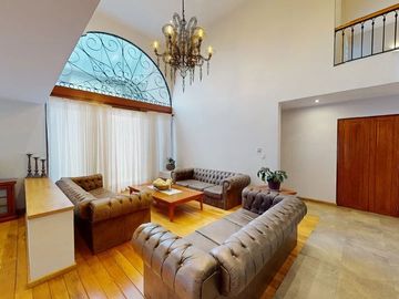 RR_1296. Casa en Venta en Club de Golf La Loma con Piso Radiante en toda la casa. (Climatiza el piso).