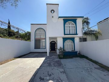 CASA EN VENTA EN TEJEDA QUERÉTARO DE  DOS PLANTAS
