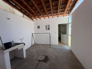 CASA EN VENTA EN TEJEDA QUERÉTARO DE  DOS PLANTAS