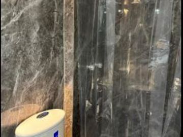 VENTA SUITE AMOBLADA REMODELADA AIRBNB PARQUEADERO Y BODEGA