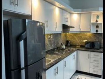 VENTA SUITE AMOBLADA REMODELADA AIRBNB PARQUEADERO Y BODEGA