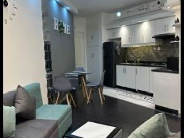 VENTA SUITE AMOBLADA REMODELADA AIRBNB PARQUEADERO Y BODEGA