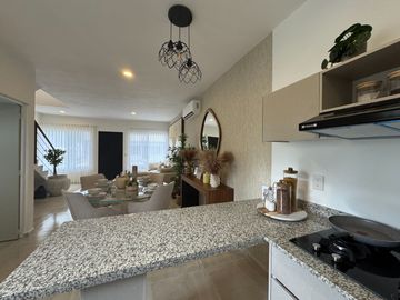 Invierte en Ciudad Mayakoba: casa en privada con acceso controlado
