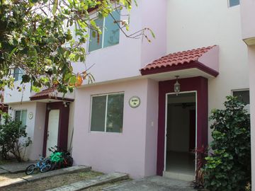 Vendo casa en FRACC. XANA DE CASAS PALENQUE VERACRUZ