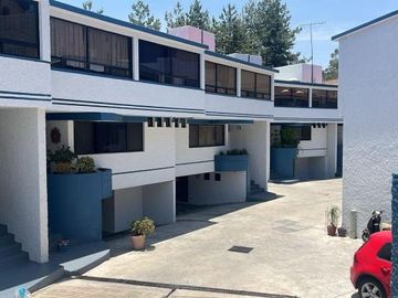 Amplia Casa en Venta con Jardín. Lomas Verdes 3a Sección