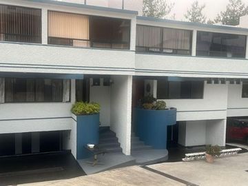 Amplia Casa en Venta con Jardín. Lomas Verdes 3a Sección