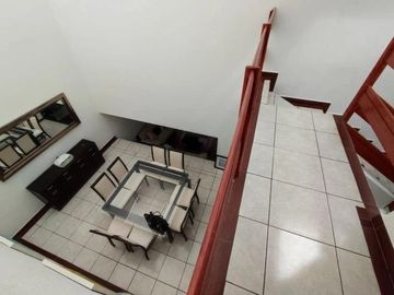 Amplia Casa en Venta con Jardín. Lomas Verdes 3a Sección