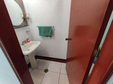 Amplia Casa en Venta con Jardín. Lomas Verdes 3a Sección